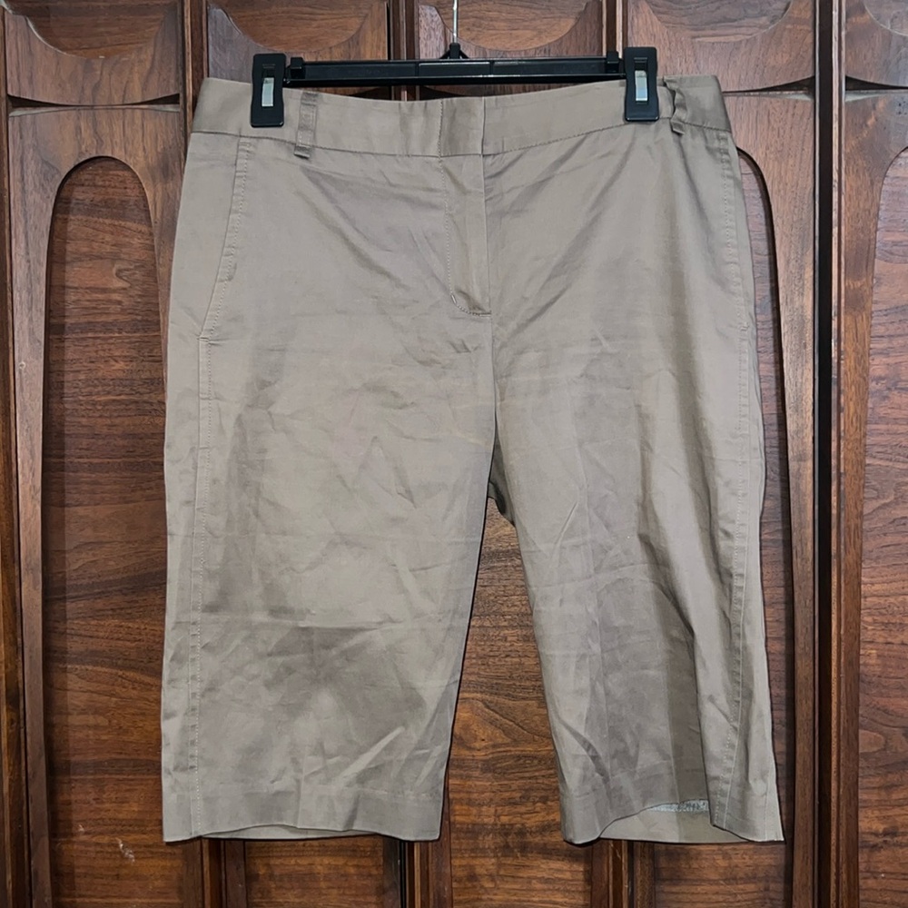 BCBGMaxazria Bermuda shorts size 6
